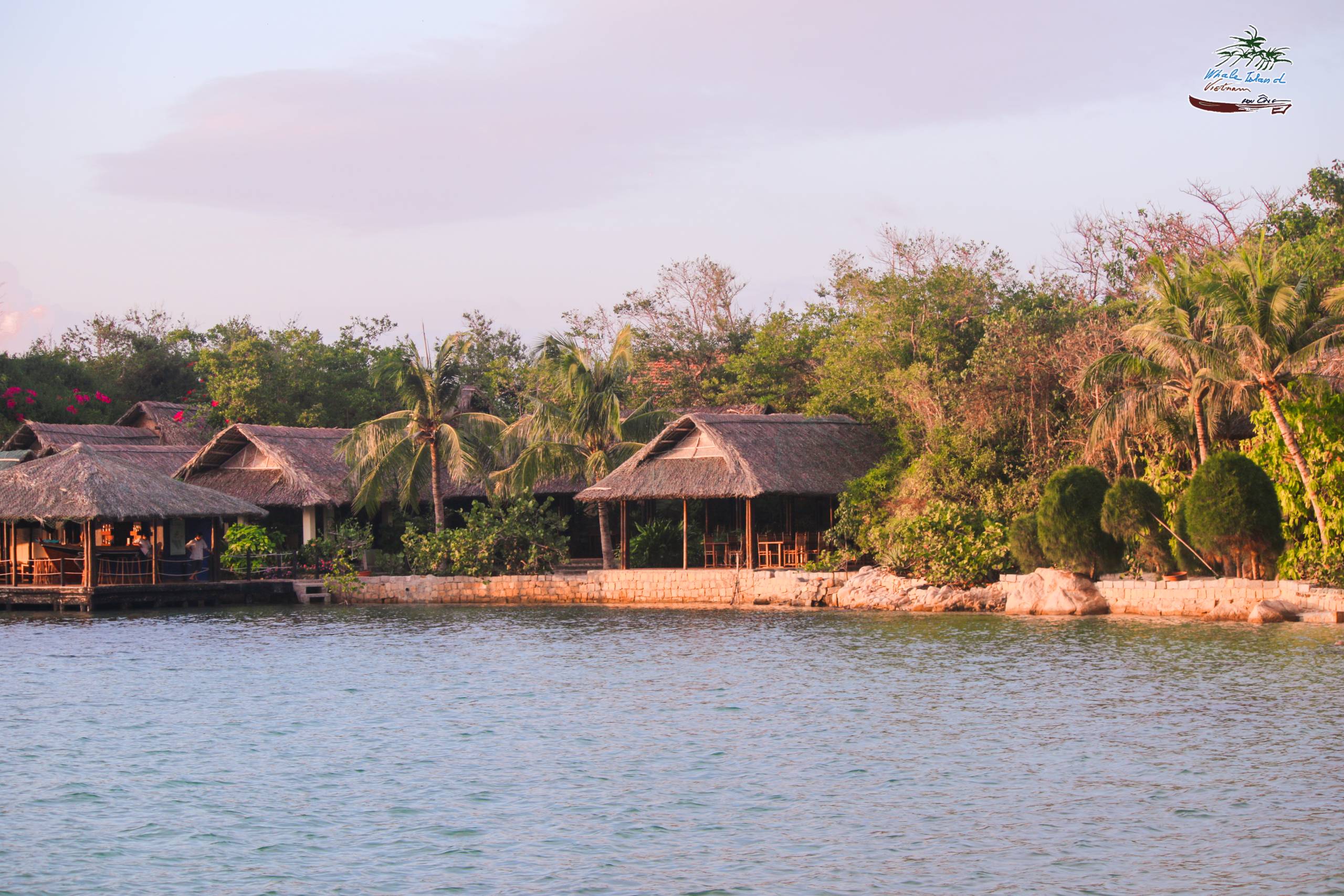 Whale Island Resort buổi chiều tà