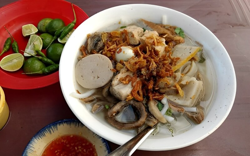 Fish intestine noodle soup