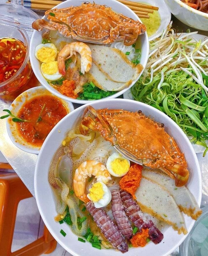 Seafood noodle soup